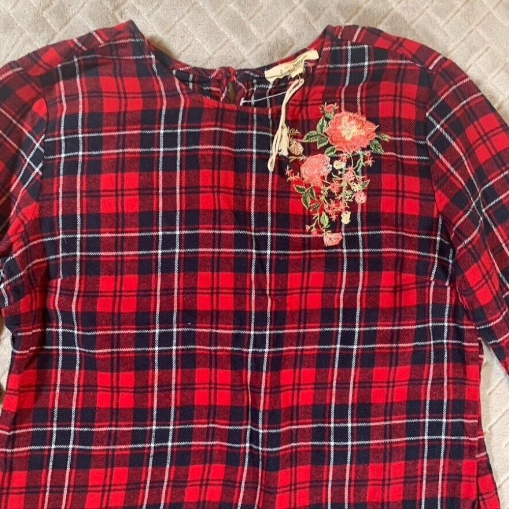 Womens Medium Plaid Flannel Shirt Long Flare Sleeve Floral Embroidered Christmas - Picture 4 of 12